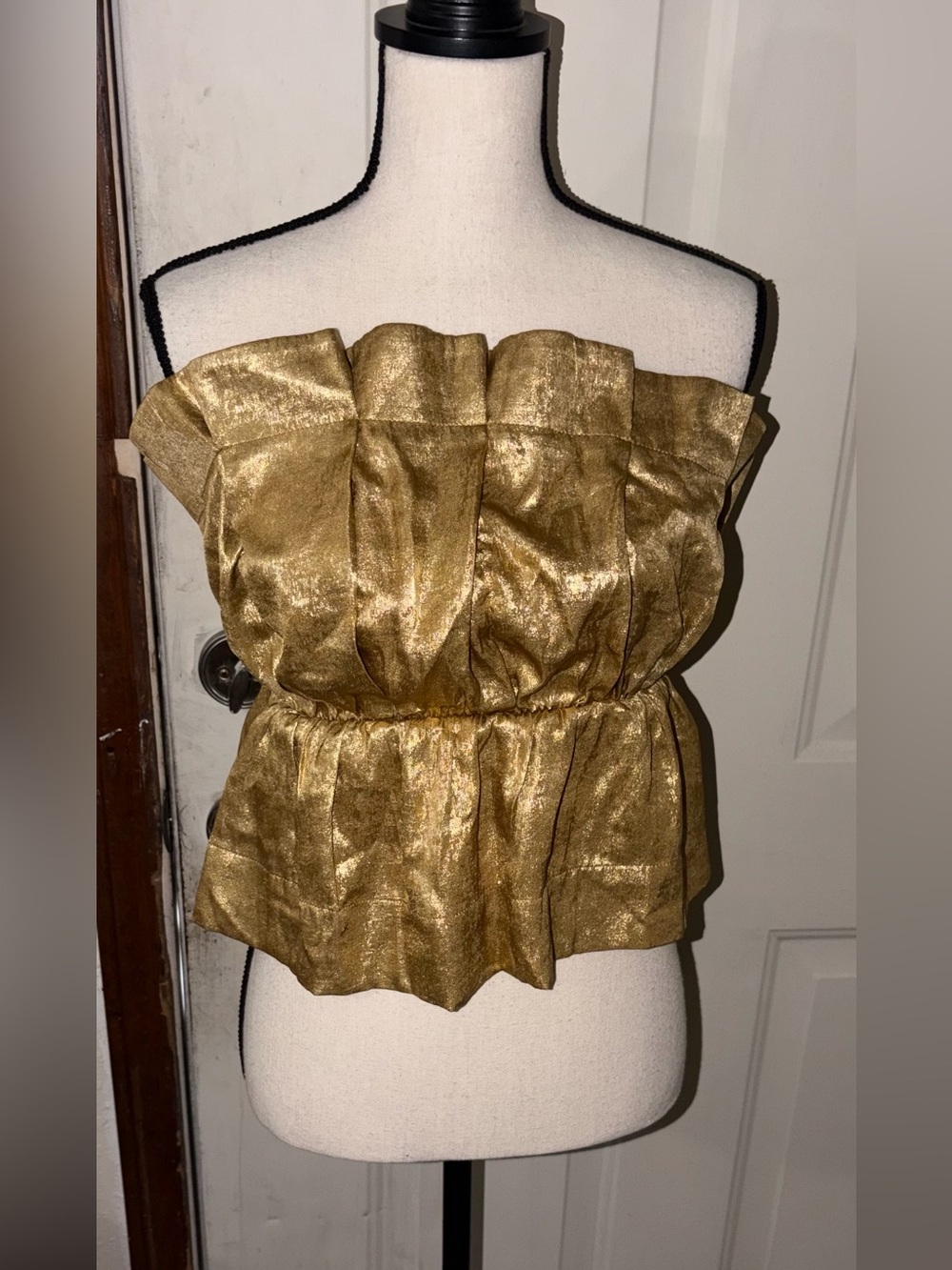 Blusa Tcec Strapless Metalizado Dorado - Talla S